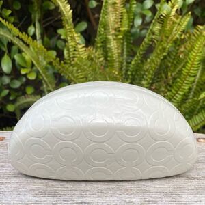 Coach White Signature “C” Hard Clamshell Sunglasses Case. EUC
